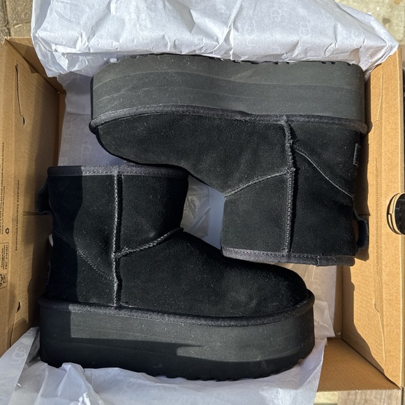 UGG mini platform boots in black size 6w - Picture 2 of 7